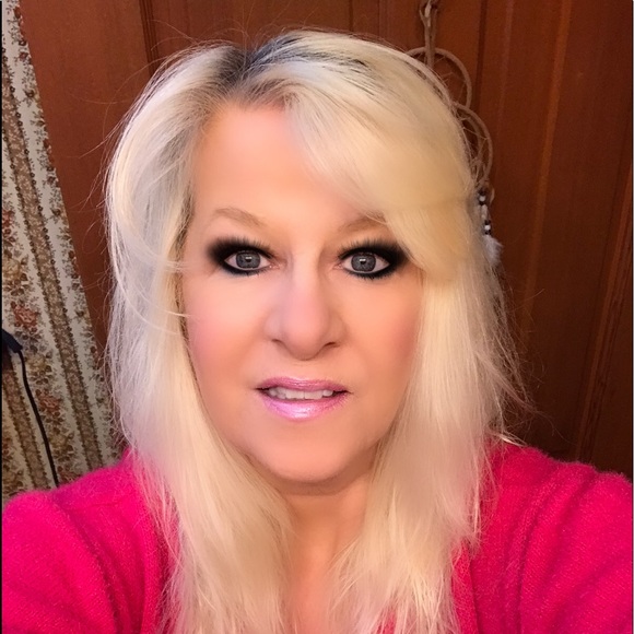 Meet your Posher, Ruby - Picture 2 of 11